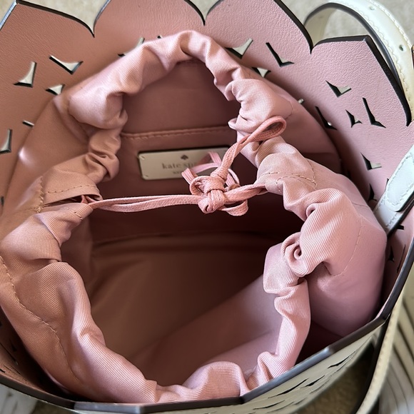 Kate Spade small white bucket bag - Picture 4 of 9